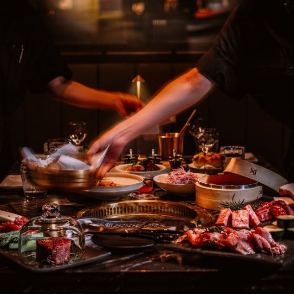 夜晚節奏日常煲暖療癒 奶昔大哥紅萱氣韻