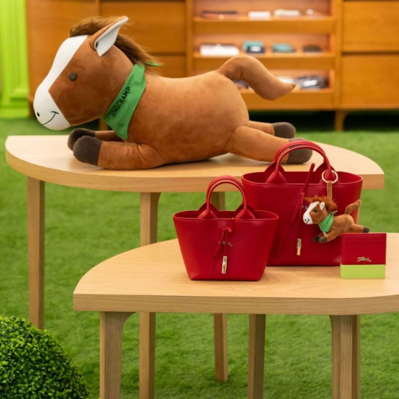 LONGCHAMP繽紛奔馳搖搖馬 FENDI好柿花生歡欣奢美